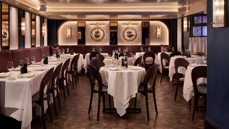 Tyylikäs ravintola VIP-loungella ja yksityistilaisuuksilla